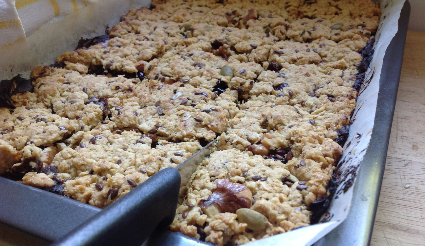 Oaty Date Slice | Recipe