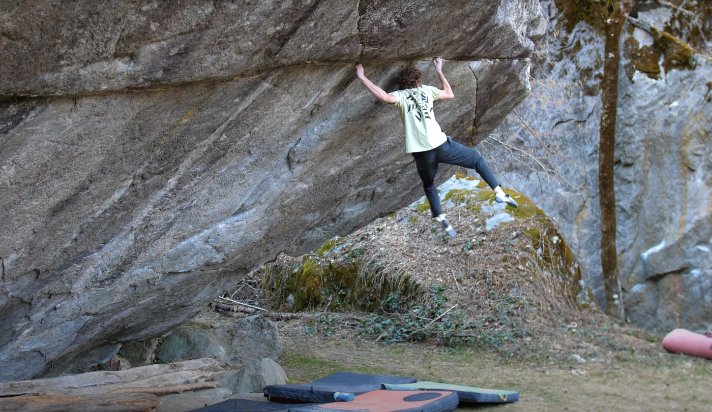 Giuliano Cameroni climbing "Off the Wagon" (8C+/V16) | Weekly Video