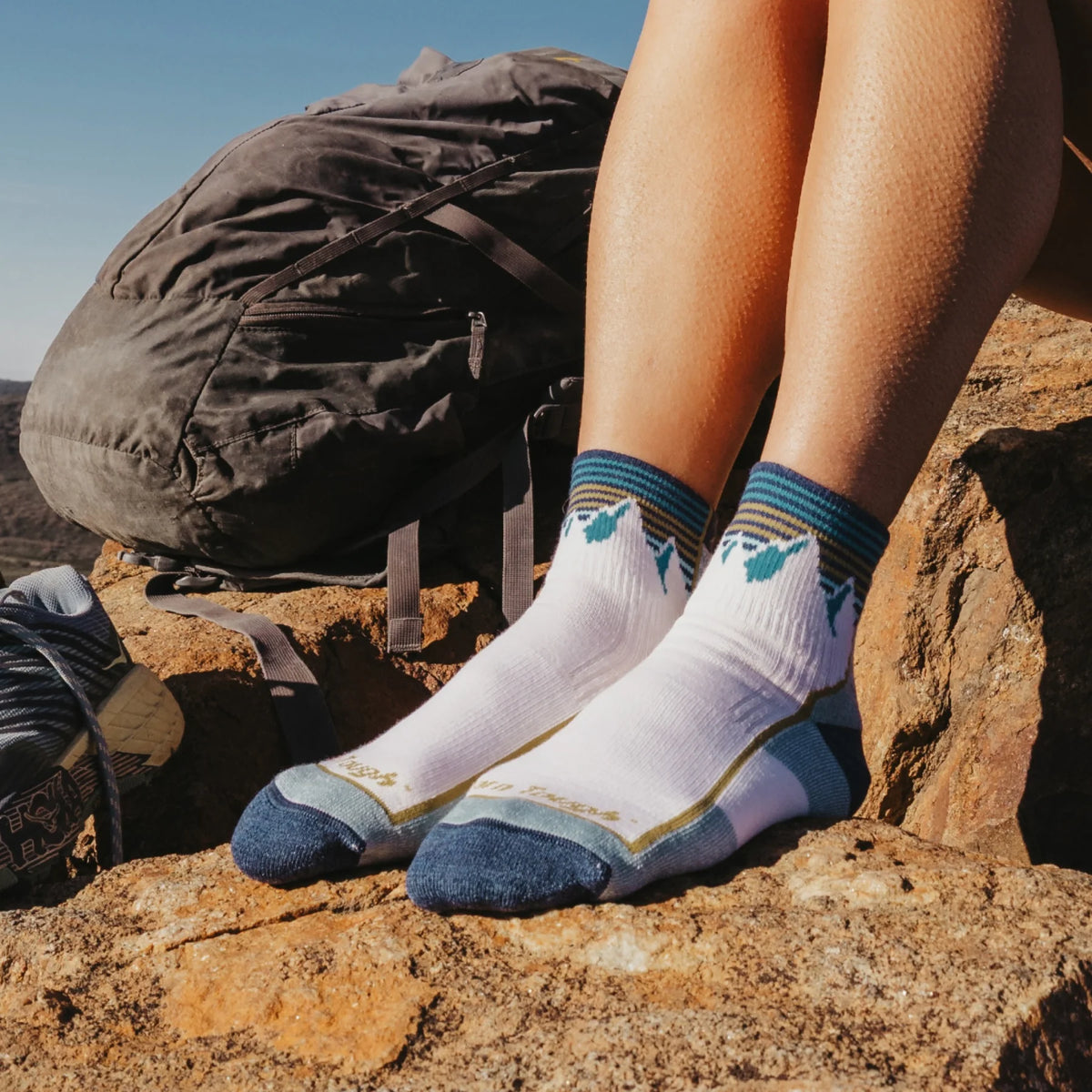 Darn Tough Womens Hiker Quarter Midweight Hiking Sock