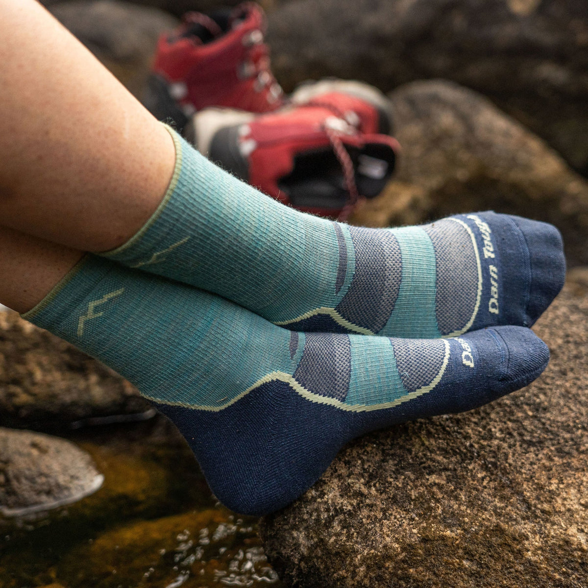 Darn Tough Womens Light Hiker Micro Crew Light Cushion