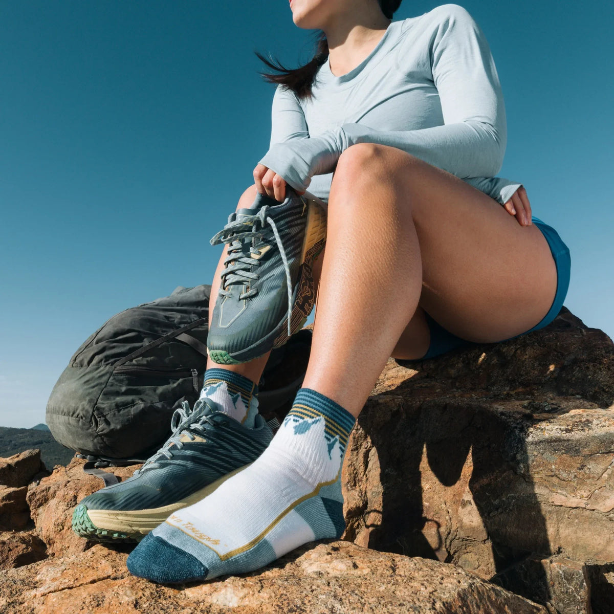 Darn Tough Womens Hiker Quarter Midweight Hiking Sock