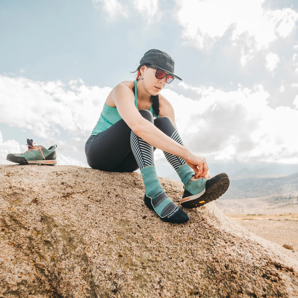 Darn Tough Womens Light Hiker Micro Crew Light Cushion