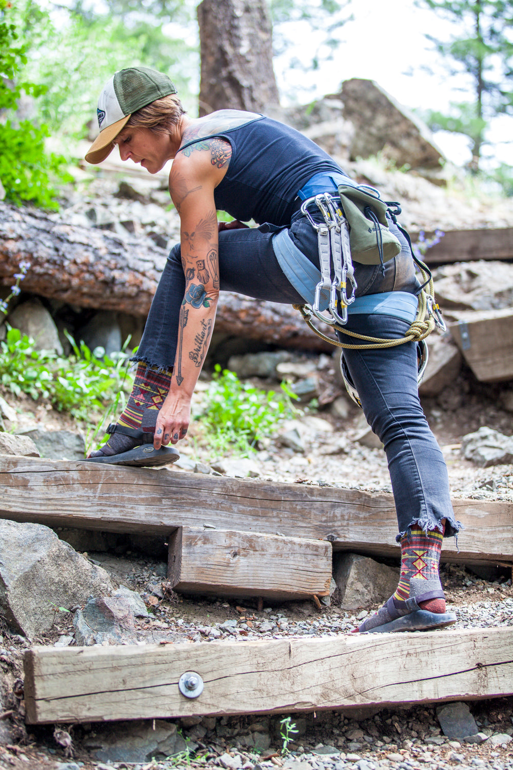 Darn Tough Mens Hiker Boot Sock Midweight Cushion