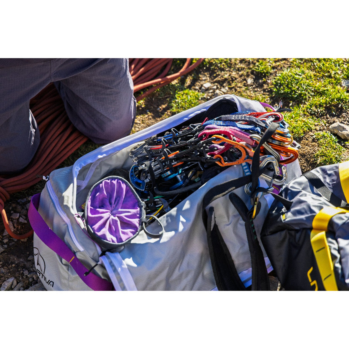 La Sportiva Nomad 70 Duffel - Chalk/Black