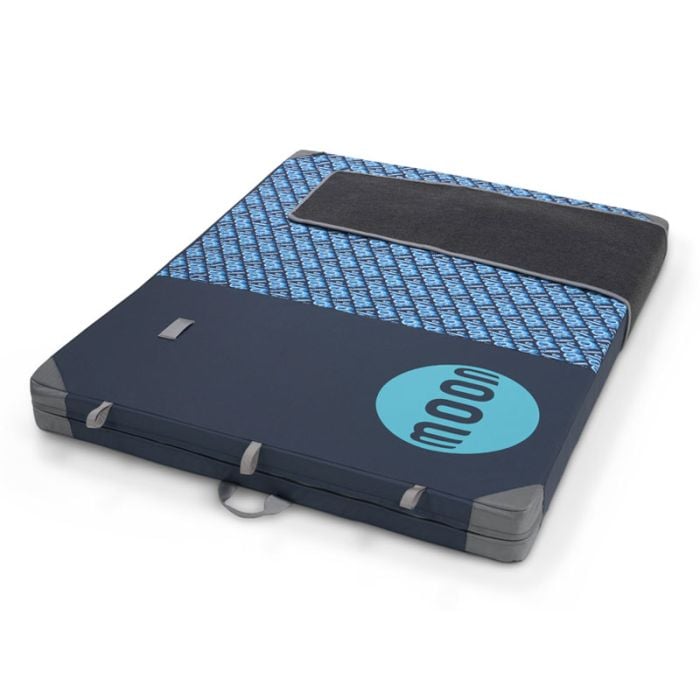 Blue and black foam pad with 'moon' branding on a white background