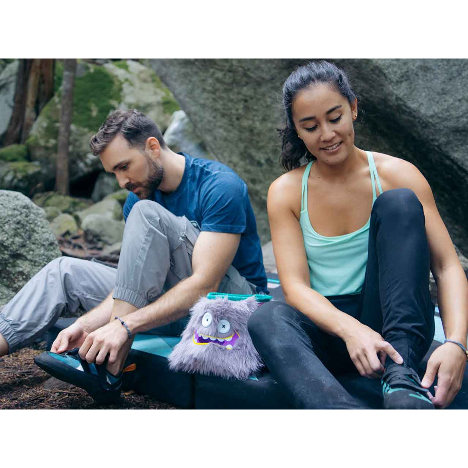 8BPlus Angus Boulder Chalk Bucket