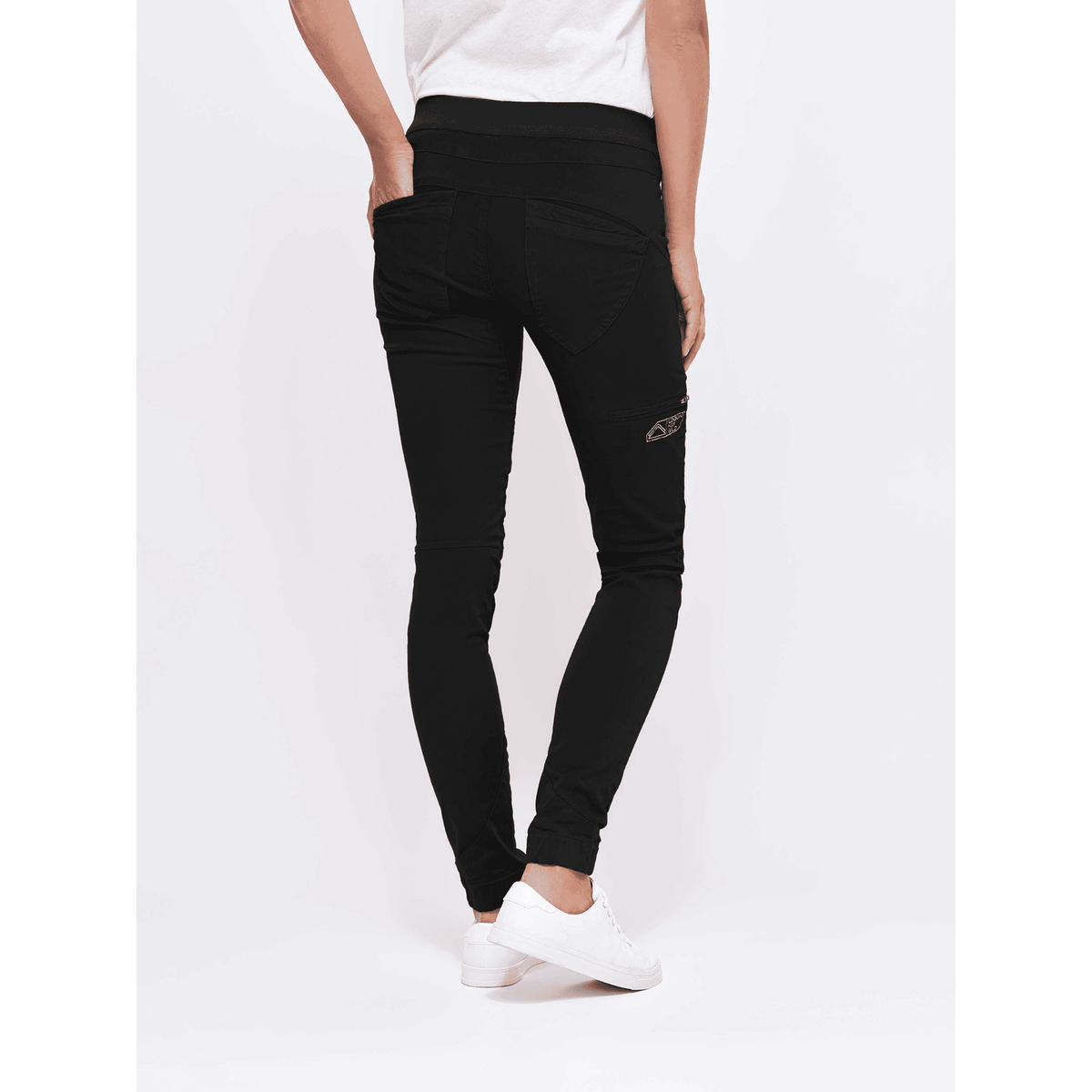Looking For Wild Laila Peak Pant - Womens in pirate black