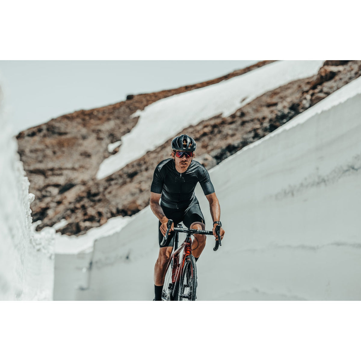 Julbo Rush SPECTRON 3CF glasses red black in use