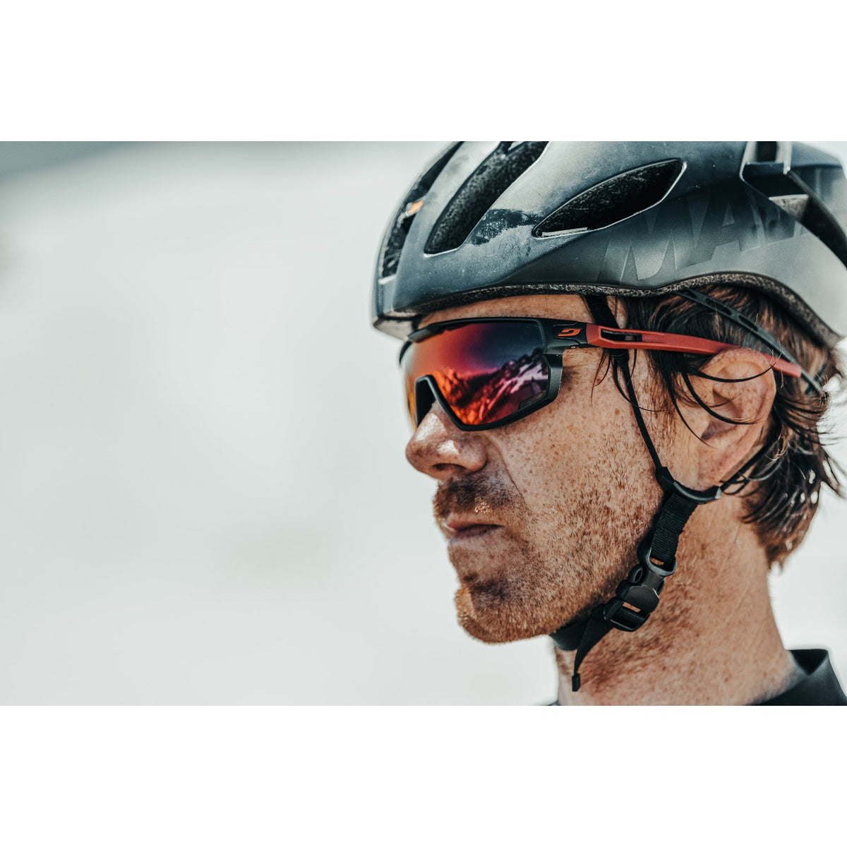 Julbo Rush SPECTRON 3CF glasses red black in use