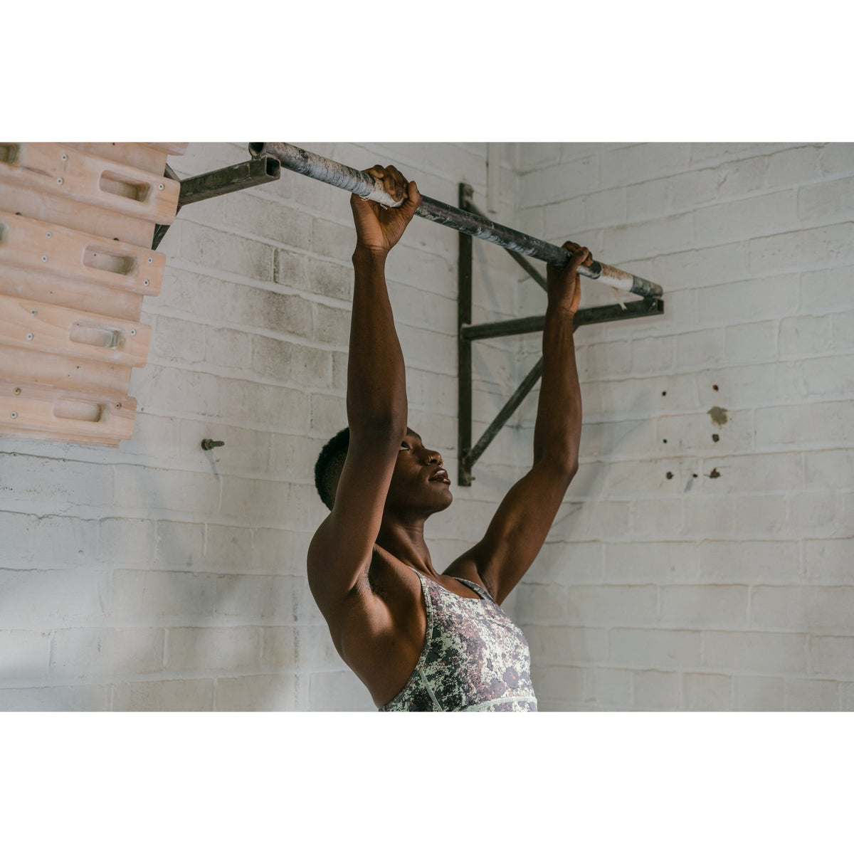     Moon-Womens-Sigma-Bra-Top-Lichen-in action