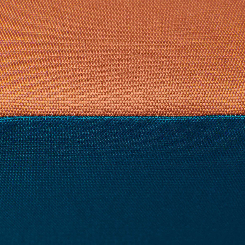 Black Diamond Circuit Crash Pad in lagoon colour. close up of fabric.