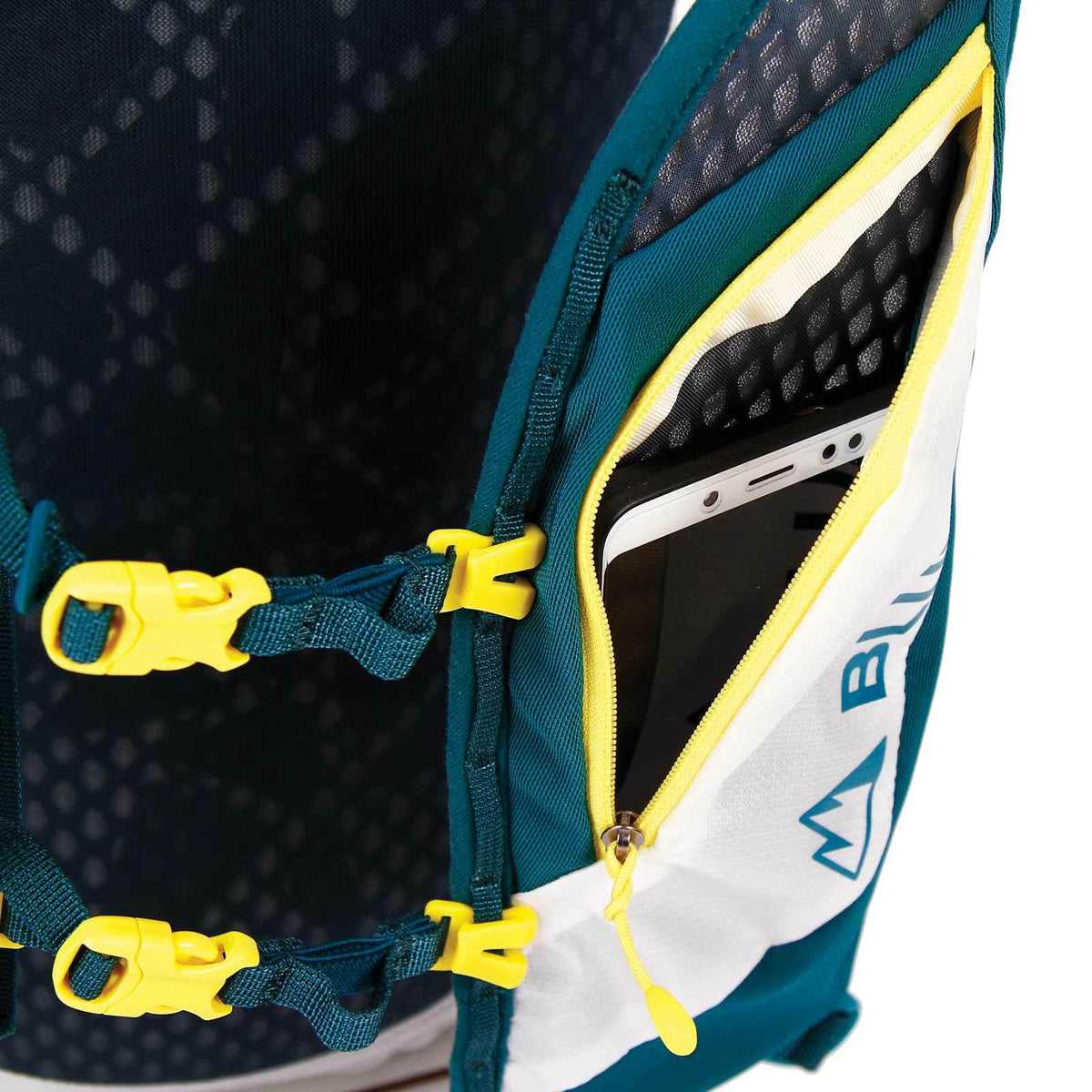 Blue Ice Reach 8L front pocket