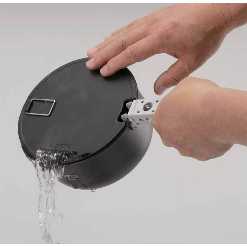 SOTO Navigator Cook Set, showing pan being strained