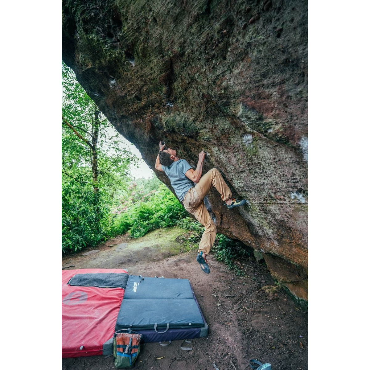 Moon Cirrus Bouldering Pad, Action Shot
