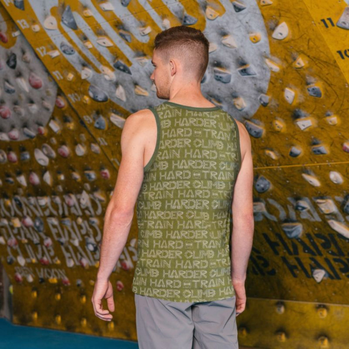 moon-trainhard-vest-olive-back
