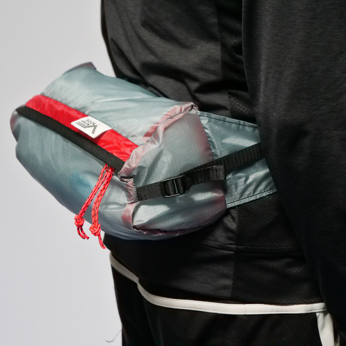 Rock + Run Ultralight Hipsac in steel grey red colour