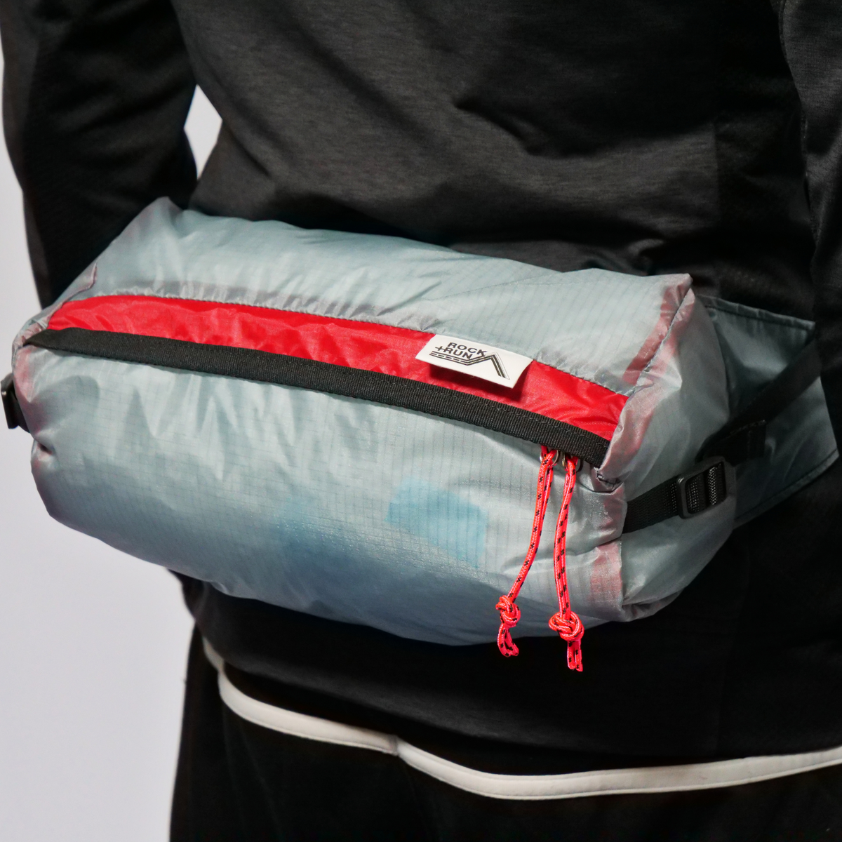 Rock + Run Ultralight Hipsac in steel grey red colour