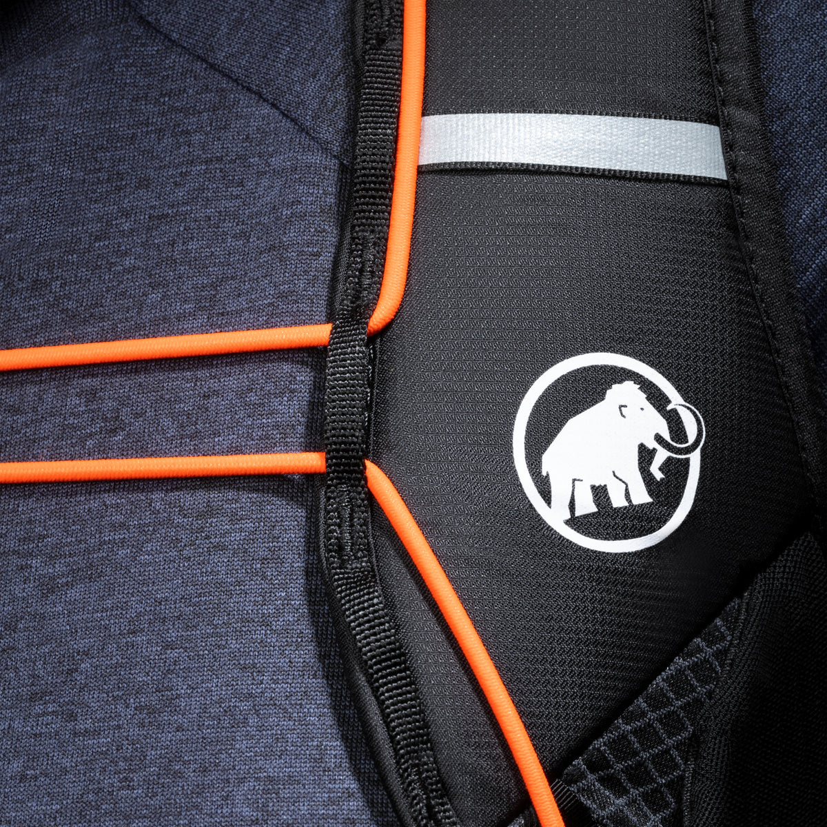 Mammut Trion Nordwand 38 black - showing chest strap