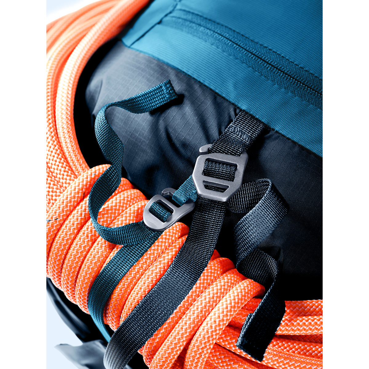 Deuter Guide 30 Wave Ink rope attachment