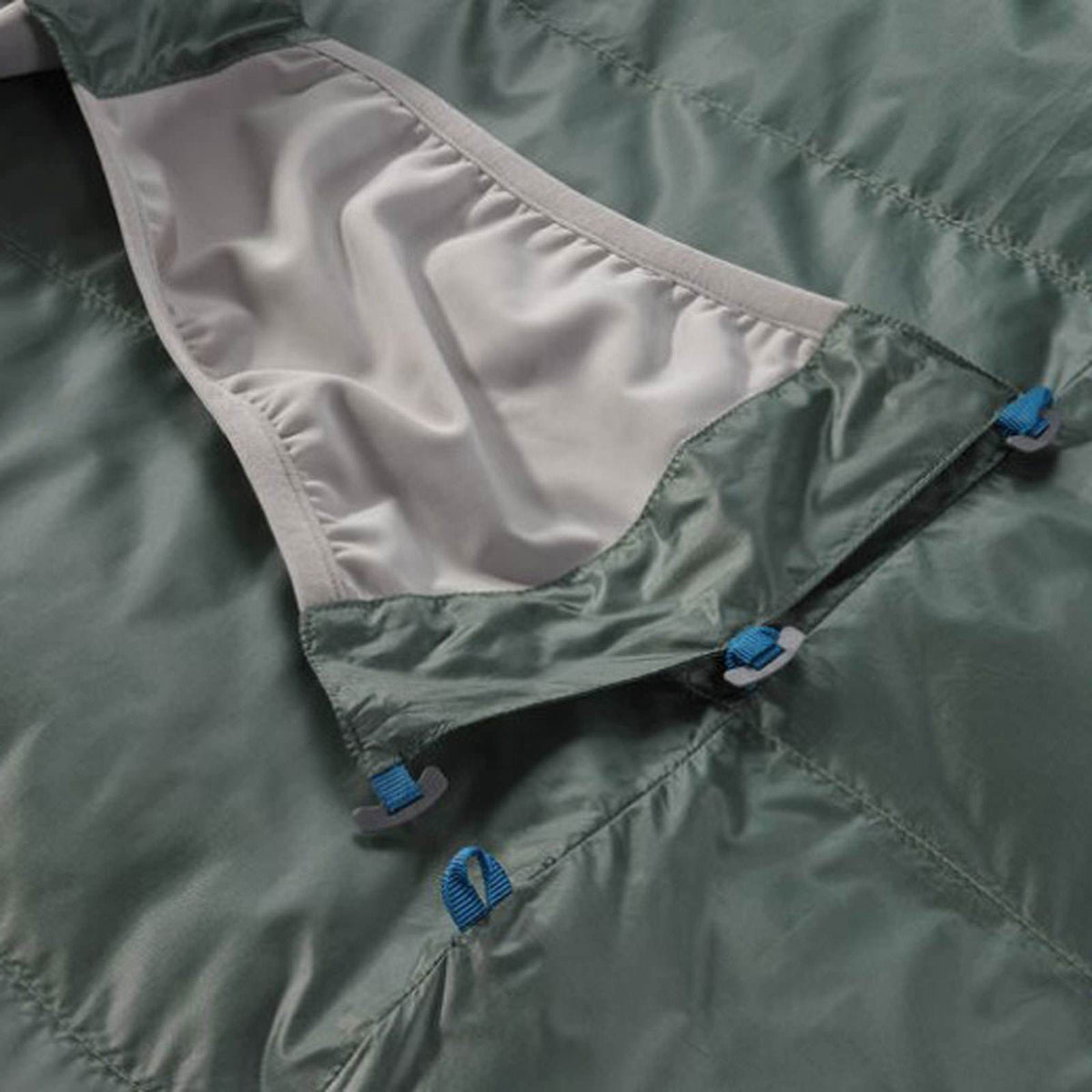 Thermarest Questar 32F/0C sleeping bag close up of straps